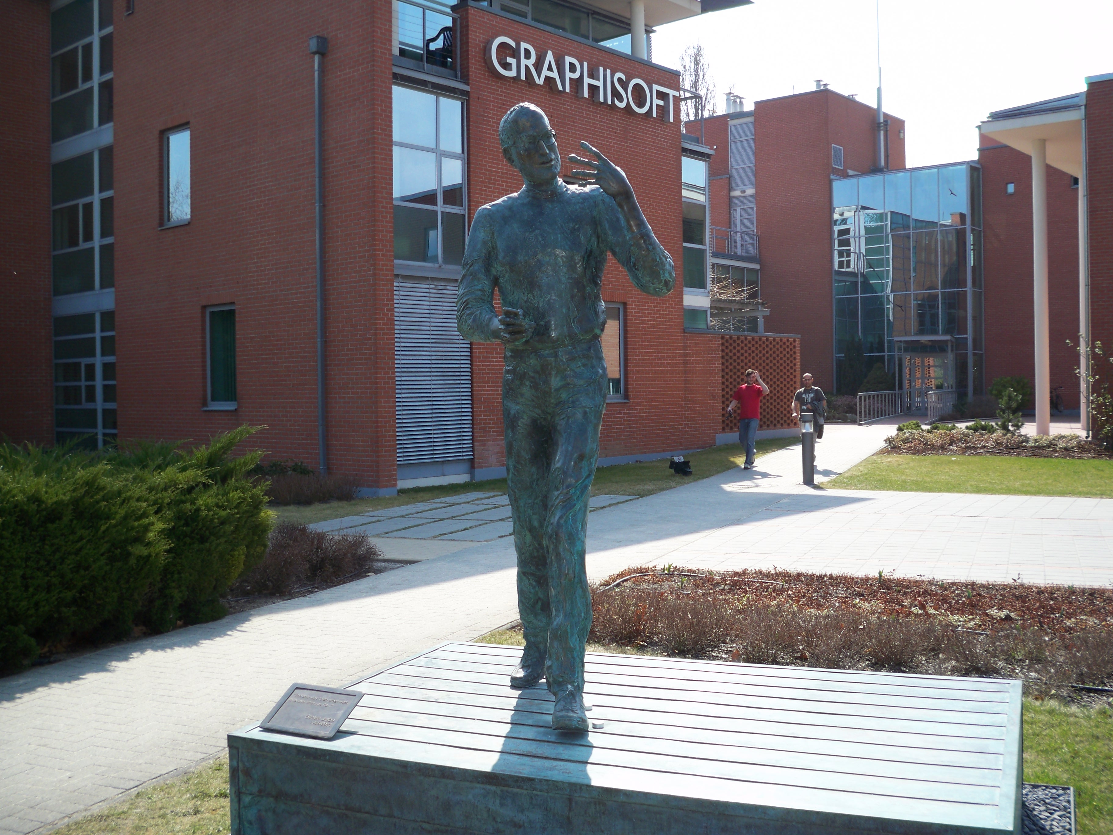 Steve Jobs bronze statue by Ernő Tóth at Graphisoft Park, Budapest