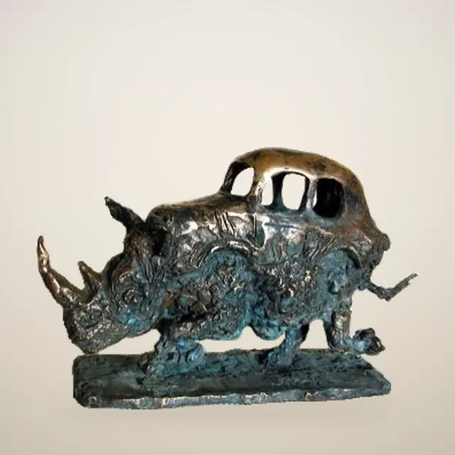 犀牛脚踏车 – Ernő Tóth 的青铜雕塑作品