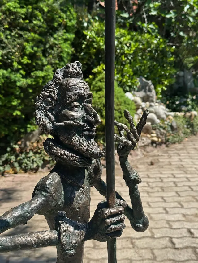 Don Quixote (garden statue) – 3