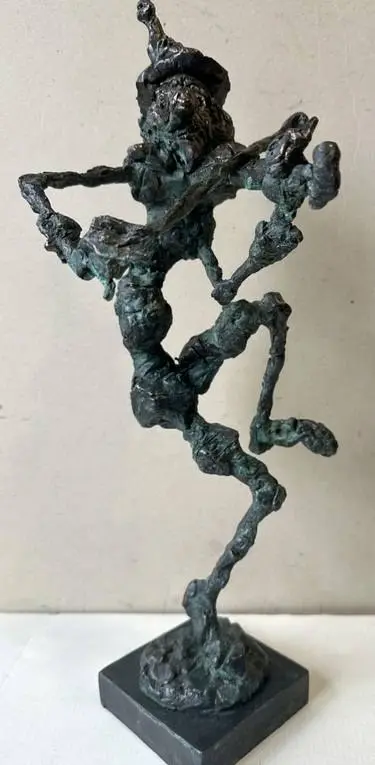 Clown musician – bronze sculpture by Ernő Tóth