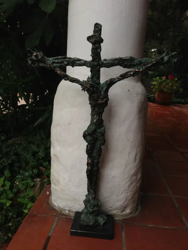 Corpus – bronze sculpture by Ernő Tóth