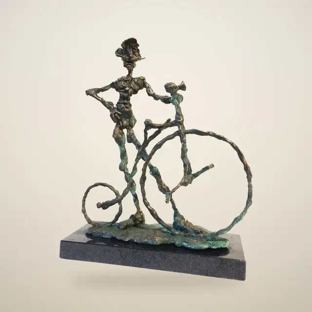 骑行者 – Ernő Tóth 的青铜雕塑作品
