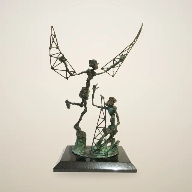 造翼者 – Ernő Tóth 的青铜雕塑作品