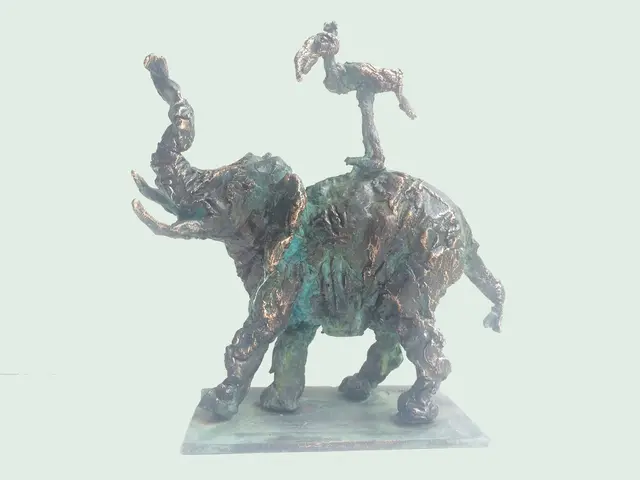 Elephant – bronze sculpture by Ernő Tóth
