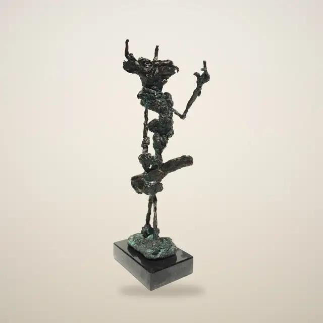 弥诺陶洛斯 – Ernő Tóth 的青铜雕塑作品