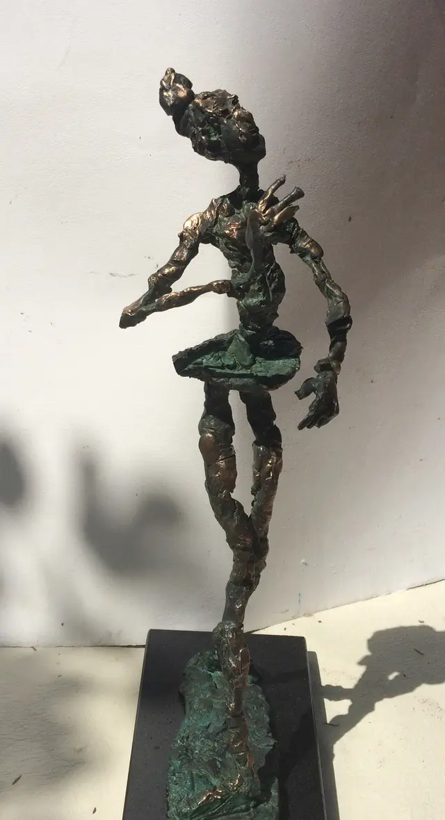 Ballet – bronze sculpture by Ernő Tóth