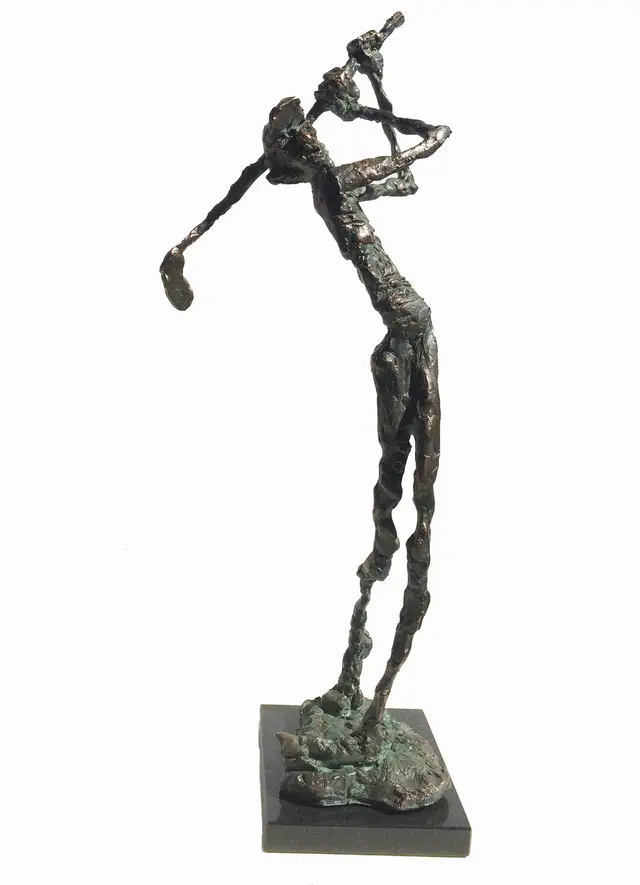 Golf – bronze sculpture by Ernő Tóth