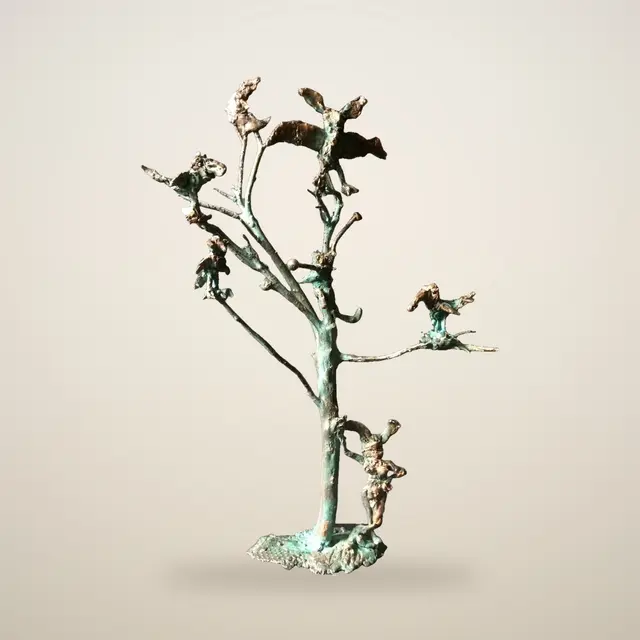 童话 II – Ernő Tóth 的青铜雕塑作品