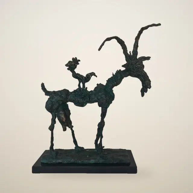 山羊与公鸡 – Ernő Tóth 的青铜雕塑作品