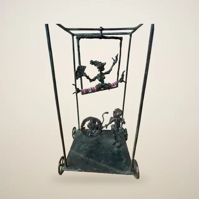 笼中的空中飞人 – Ernő Tóth 的青铜雕塑作品