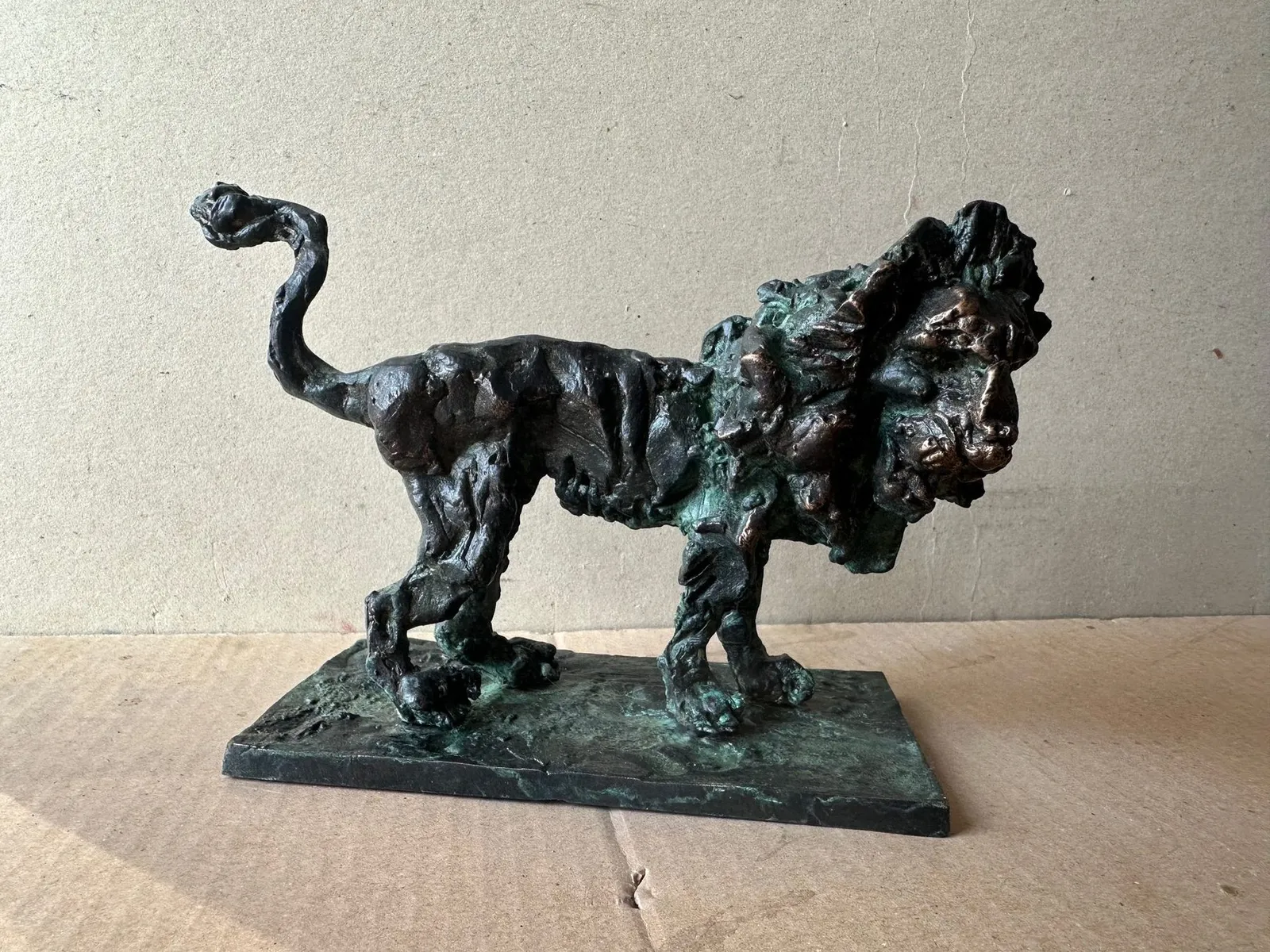 Lion – Ernő Tóth