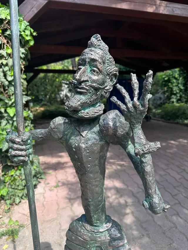 Don Quixote (garden statue) – bronze sculpture by Ernő Tóth