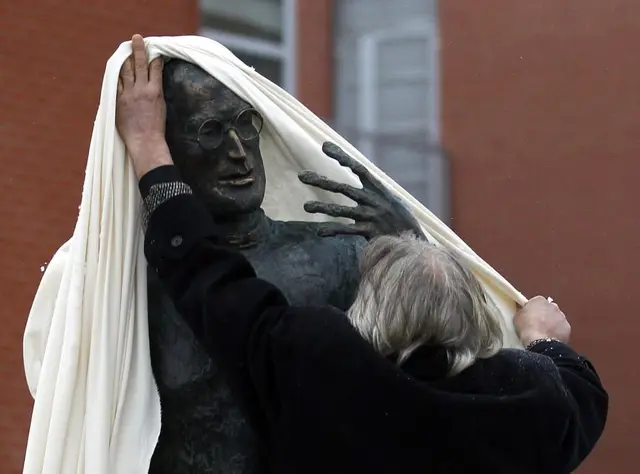 Unveiling of the Steve Jobs statue – bronze sculpture by Ernő Tóth