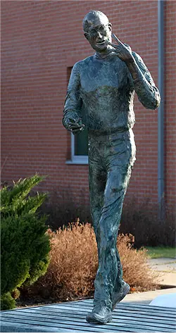 Steve Jobs statue, Graphisoft Park – bronze sculpture by Ernő Tóth