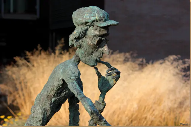Outdoor bronze figure – bronze sculpture by Ernő Tóth