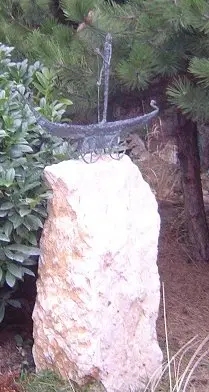 Sculpture on a stone plinth – bronze sculpture by Ernő Tóth